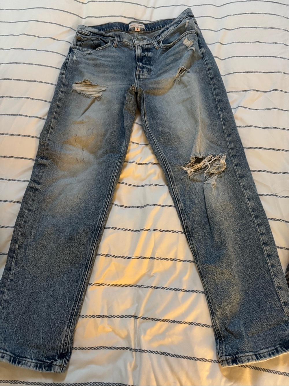 Lucky brand distressed jeans 8/29R